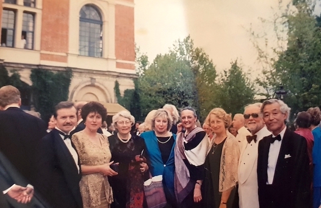 Members Willi & Hanna Spiller, Barbara McNulty, Leona Geeves, Pamela Thomas, Patricia Baillie, Graham Thomas & Japanese fan