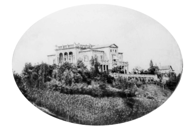 The cottage on the far right of the Wesendonck Villa.